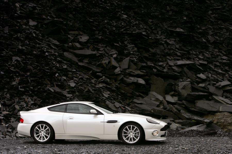  Aston Martin V12 Vanquish S 2004 года  (UK) (фото 35 из 37)